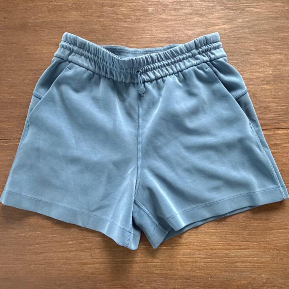 Lululemon Softstreme High-Rise Shorts 4” Blue Pull-On Women’s Size 4